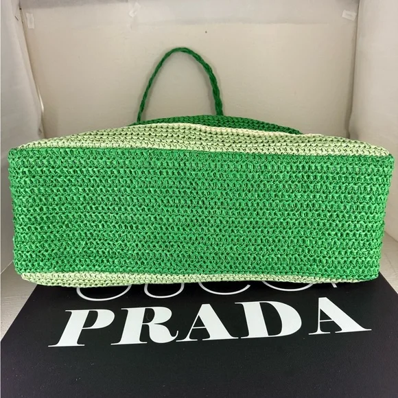 Icing Green and Pink Tote Bag with Playful Beach Design - Picture 8 of 9